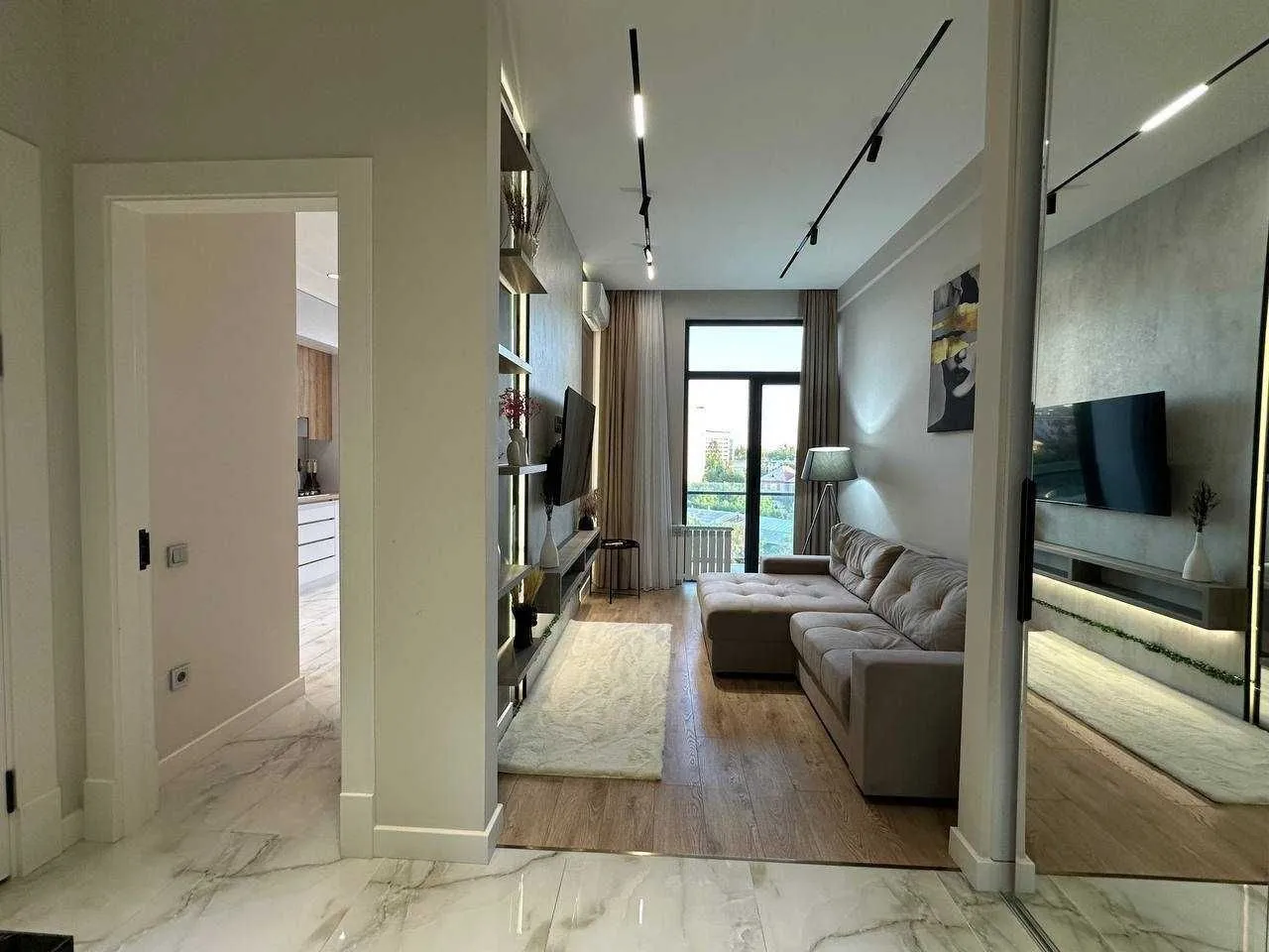 340 м², 1-комн. квартира, 7/10