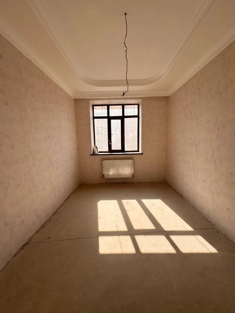 140 м², 4-комн. квартира, 1/10