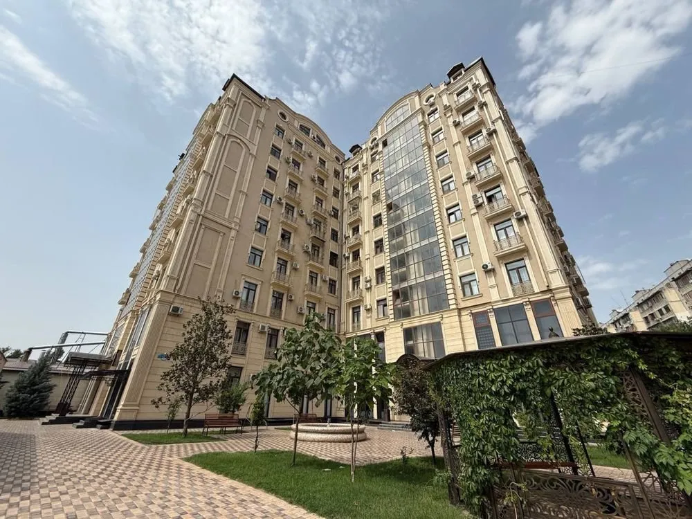 200 м², 5-комн. квартира, 1/10