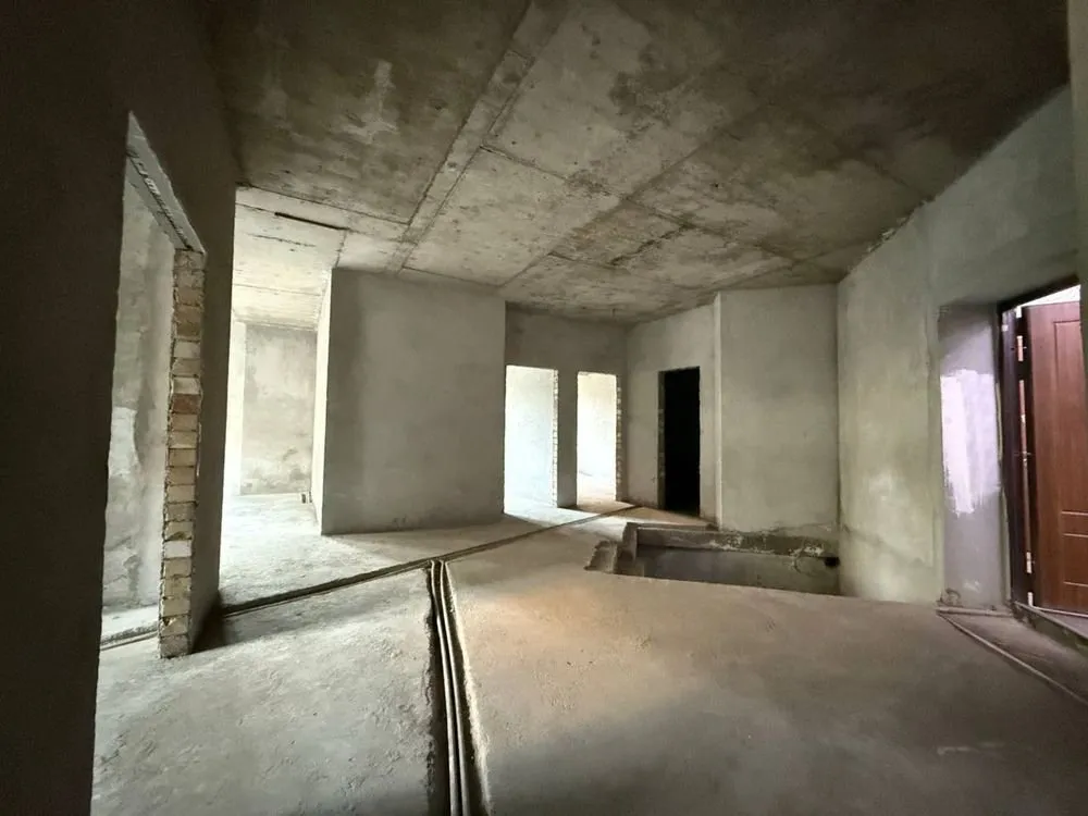 220 м², многокомнатная квартира, 1/8