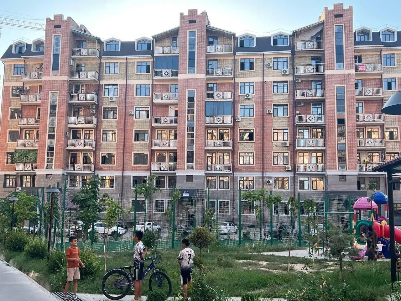 160 м², 4-комн. квартира, 1/8