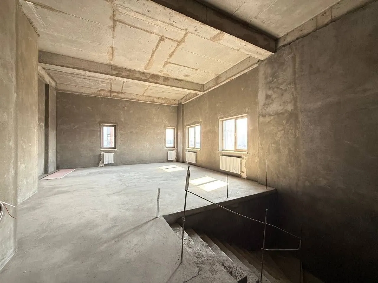 250 м², многокомнатная квартира, 8/9