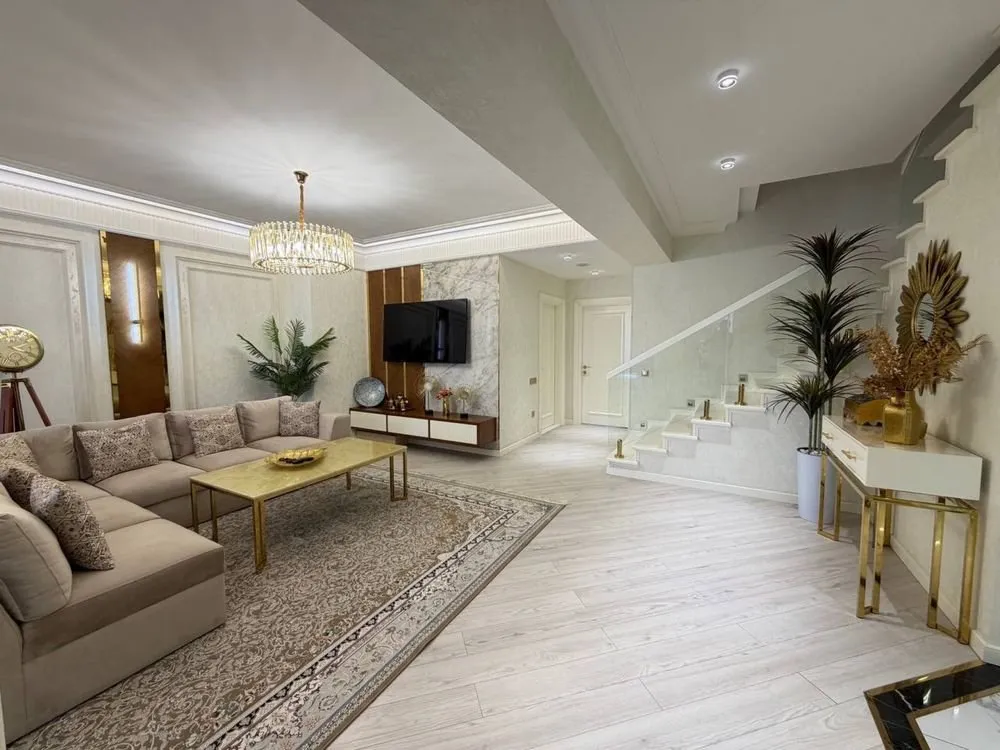 200 м², 5-комн. квартира, 9/10