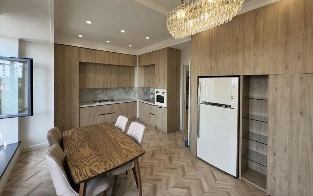 161 m², 4-xonali kvartira, 7/8