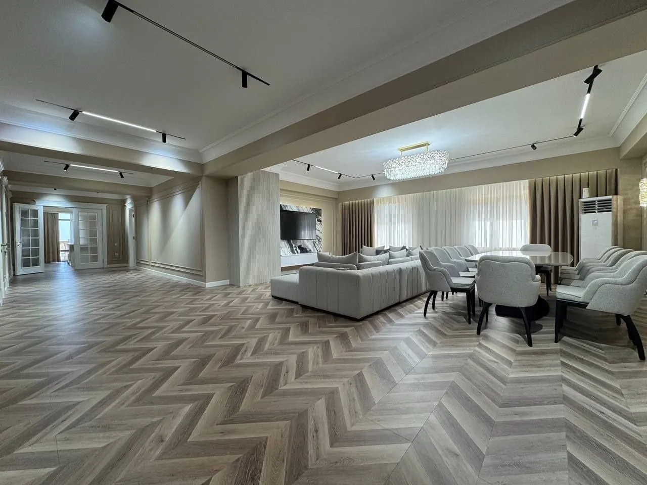 220 м², 5-комн. квартира, 9/9