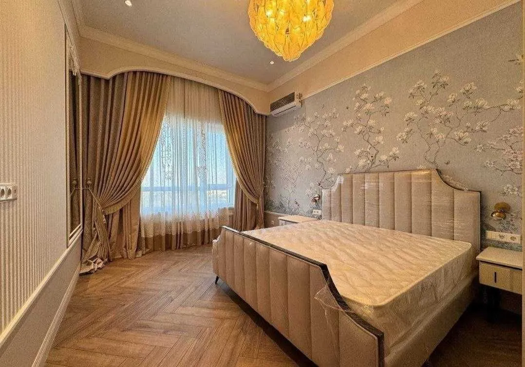 128 м², 3-комн. квартира, 1/1