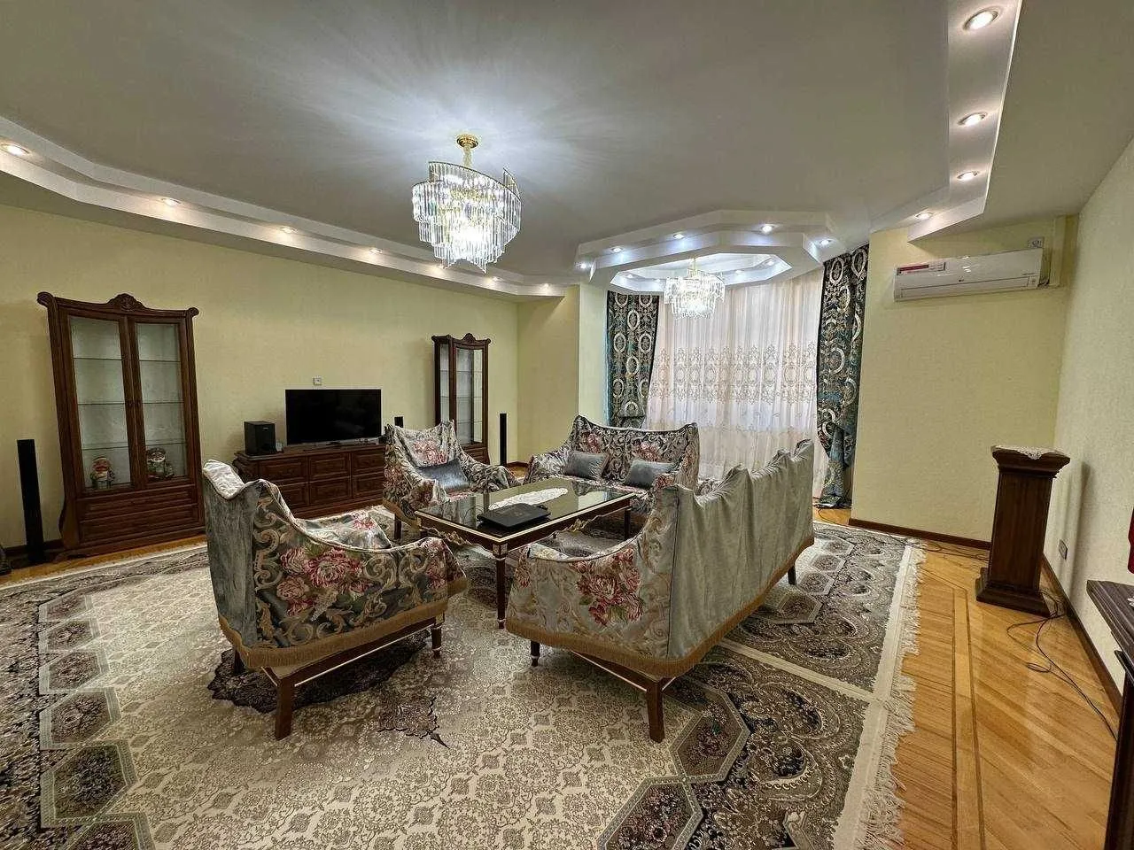 204 m², 4-xonali kvartira, 6/6