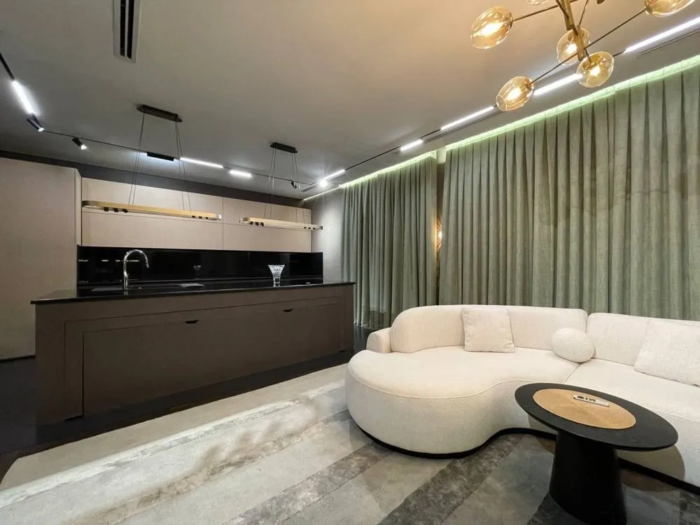323 м², 5-комн. квартира, 11/12