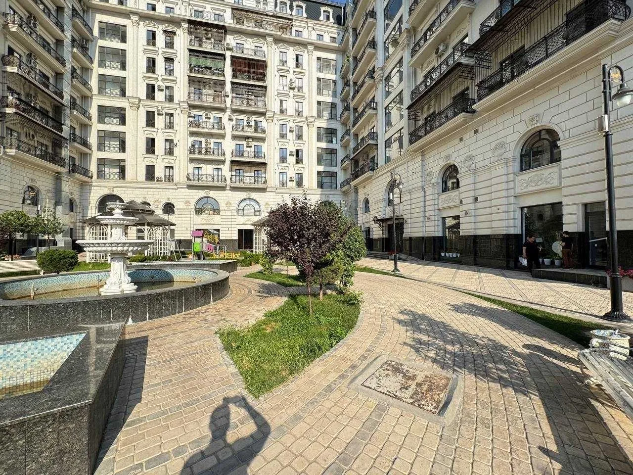 180 м², 4-комн. квартира, 4/10