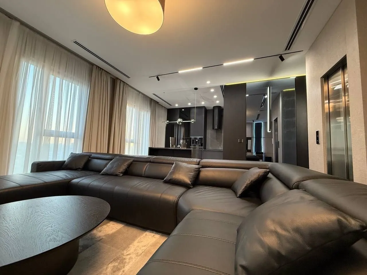 300 м², 4-комн. квартира, 9/10