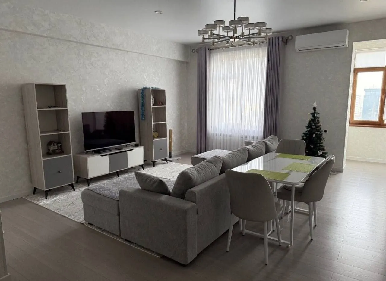 100 м², 3-комн. квартира, 9/10