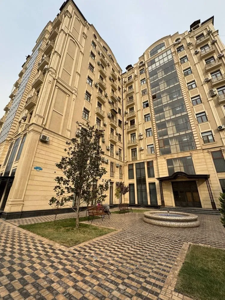 200 м², 5-комн. квартира, 1/9