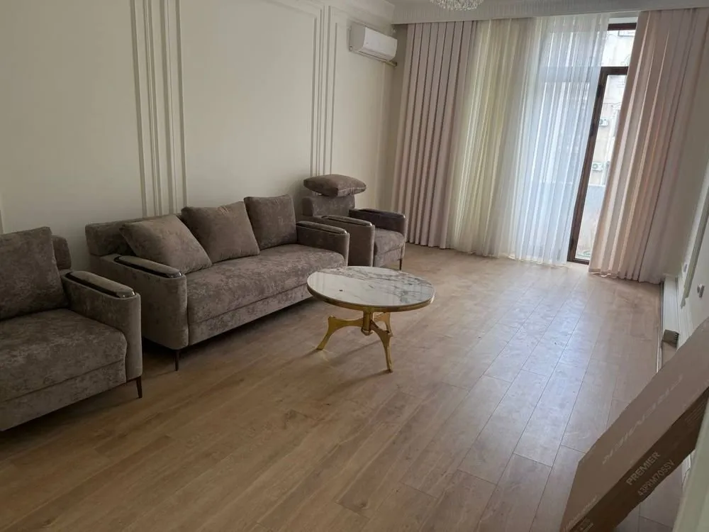 100 м², 3-комн. квартира, 8/10