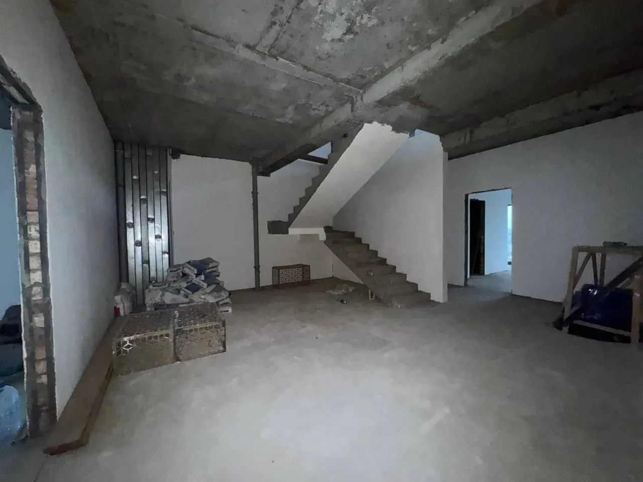 273 м², 5-комн. квартира, 9/10