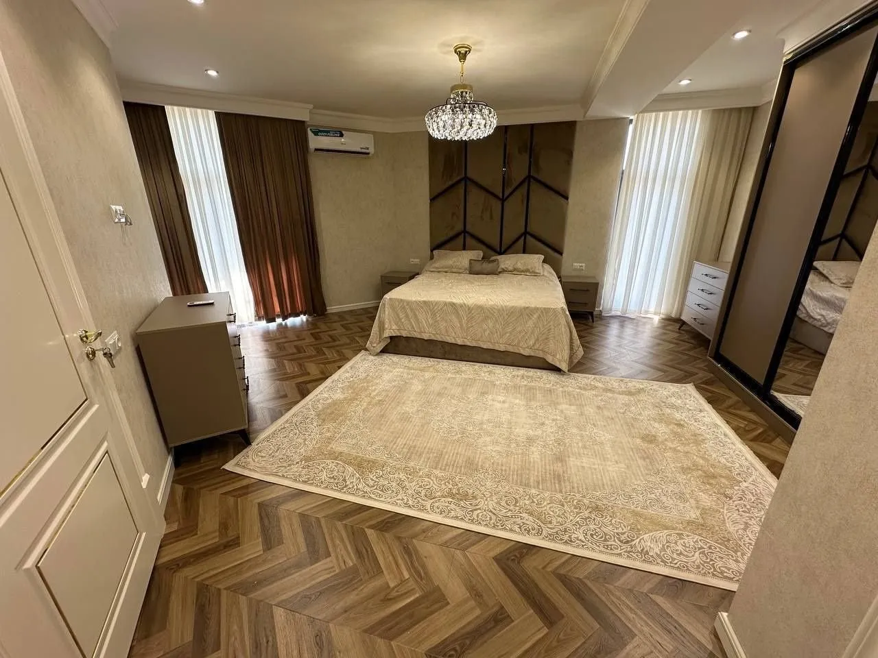 202 m², 5-xonali kvartira, 9/10