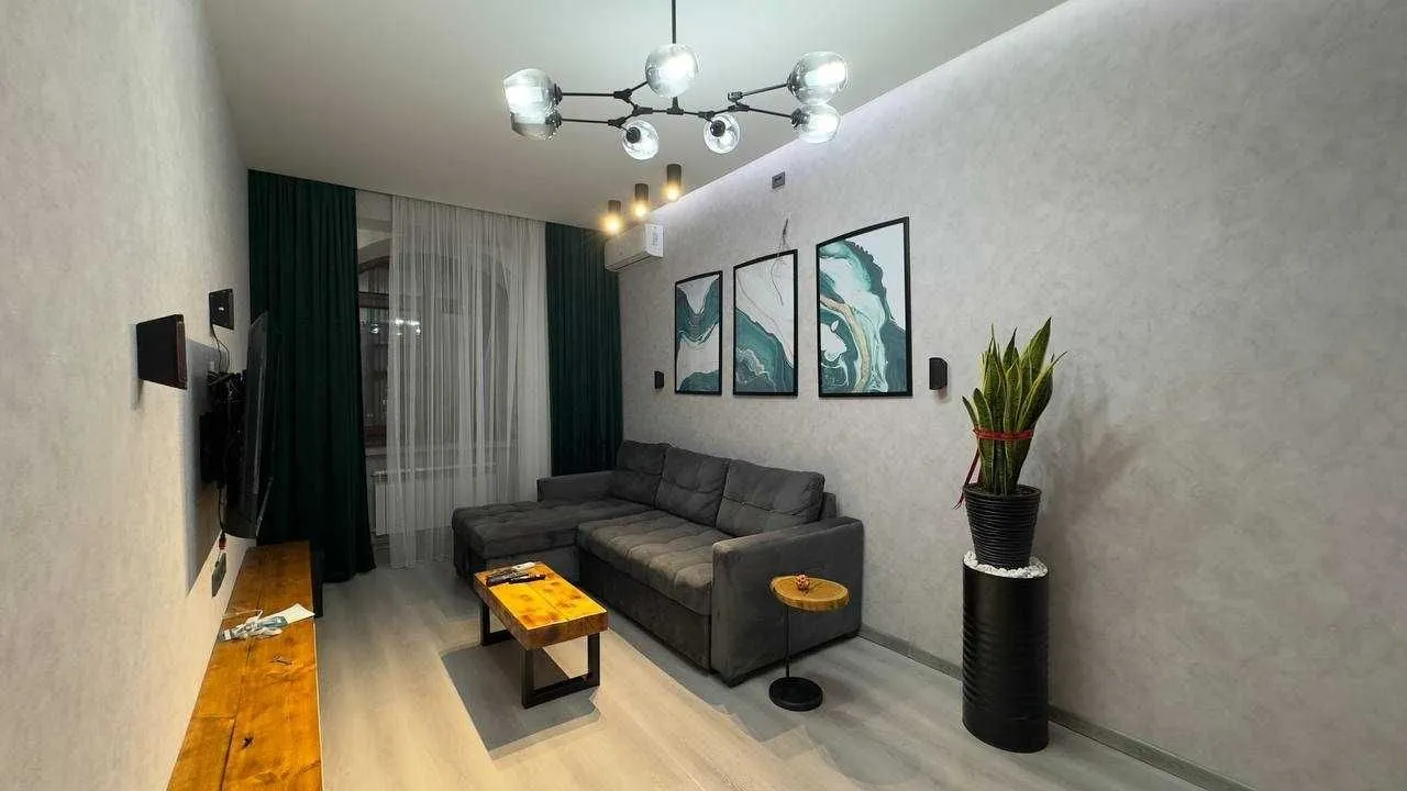 140 м², 4-комн. квартира, 8/9