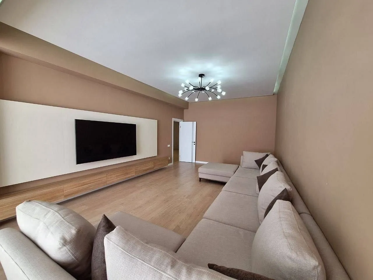 175 м², 4-комн. квартира, 2/5