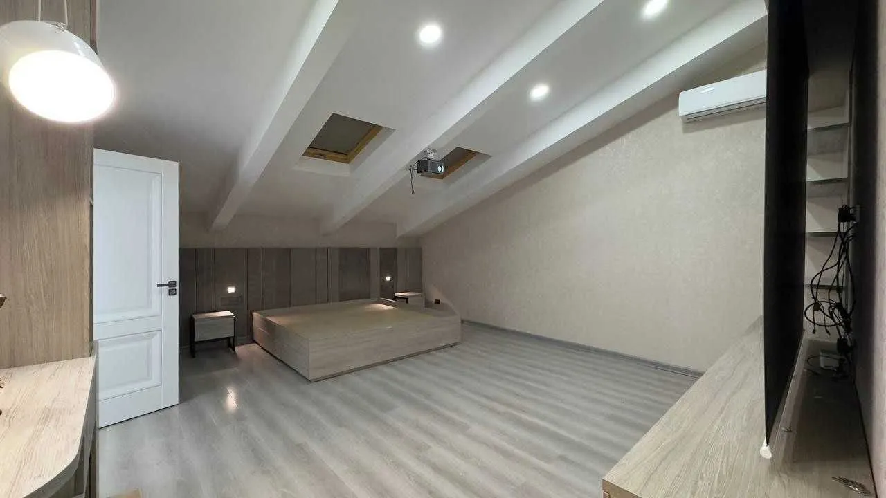 140 м², 4-комн. квартира, 8/9