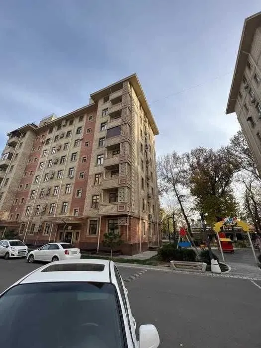 100 м², 4-комн. квартира, 8/9