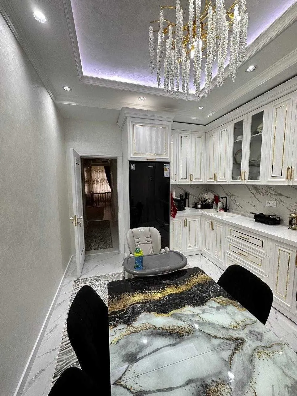 160 м², 4-комн. квартира, 1/8