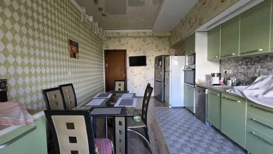 195 м², 4-комн. квартира, 6/8
