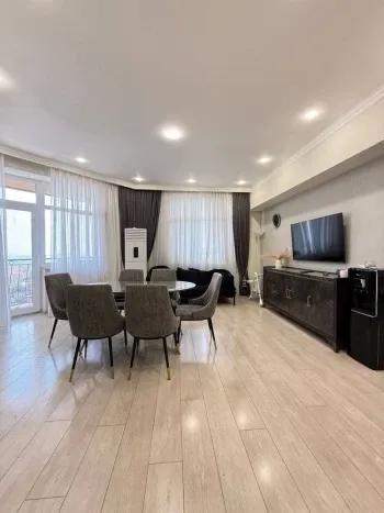 160 м², 5-комн. квартира, 8/9-3