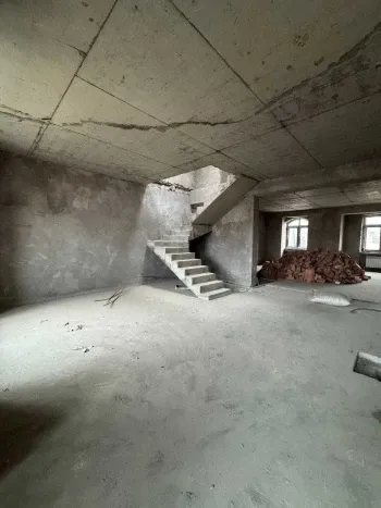 244 м², многокомнатная квартира, 8/9-3