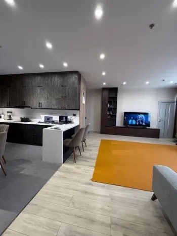 180 м², 2-комн. квартира, 18/25-2