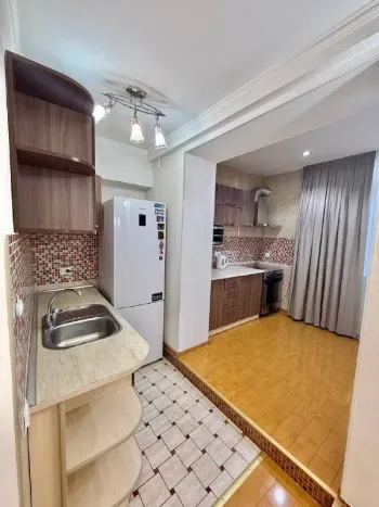 70 m², 3-xonali kvartira, 2/4-3