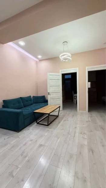 70 м², 3-комн. квартира, 4/8-2