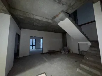 273 м², 5-комн. квартира, 9/10-1