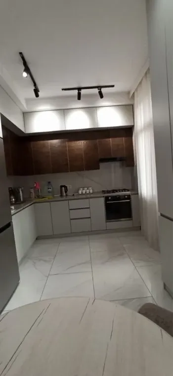 80 м², 3-комн. квартира, 4/8-3