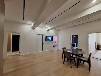 175 м², 4-комн. квартира, 2/5-2