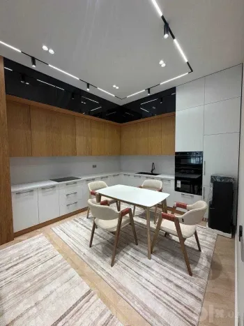 90 м², 3-комн. квартира, 2/9-1