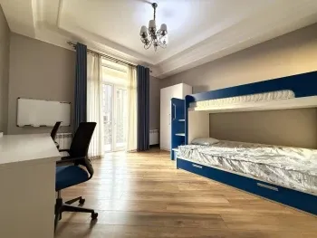 135 м², 3-комн. квартира, 3/6-2