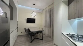 140 м², 4-комн. квартира, 8/9-1