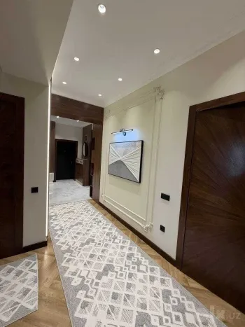 140 м², 4-комн. квартира, 8/9-3