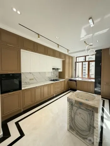 100 м², 3-комн. квартира, 3/8-3