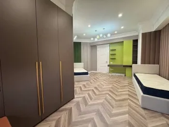 220 м², 5-комн. квартира, 9/9-3