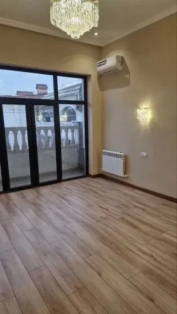 200 m², ko'p xonali kvartira, 9/10-0