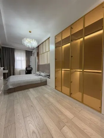 130 м², 4-комн. квартира, 4/8-3