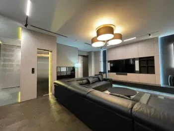 323 м², 5-комн. квартира, 9/12-2