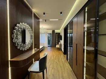 173 m², 4-xonali kvartira, 4/8-3
