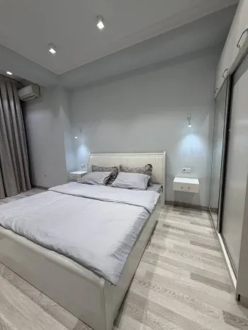 100 м², 3-комн. квартира, 4/10-1