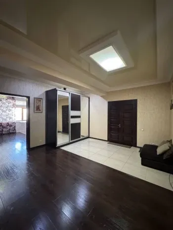 213 m², 4-xonali kvartira, 8/10-0