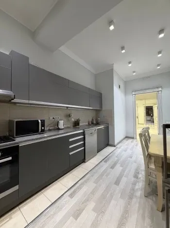 100 м², 3-комн. квартира, 4/10-2