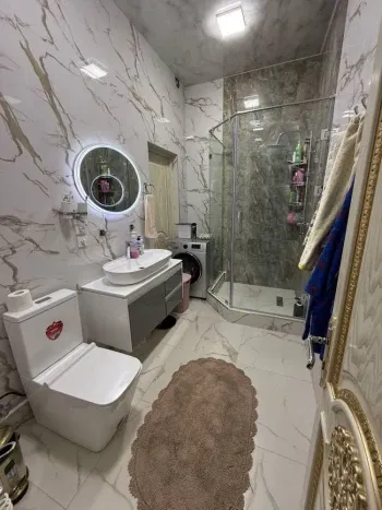 220 м², многокомнатная квартира, 1/10-2