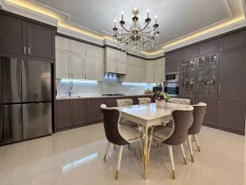 210 м², 3-комн. квартира, 3/8-1