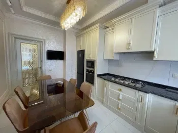 175 м², 5-комн. квартира, 7/8-2