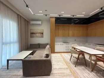 90 м², 3-комн. квартира, 2/9-0